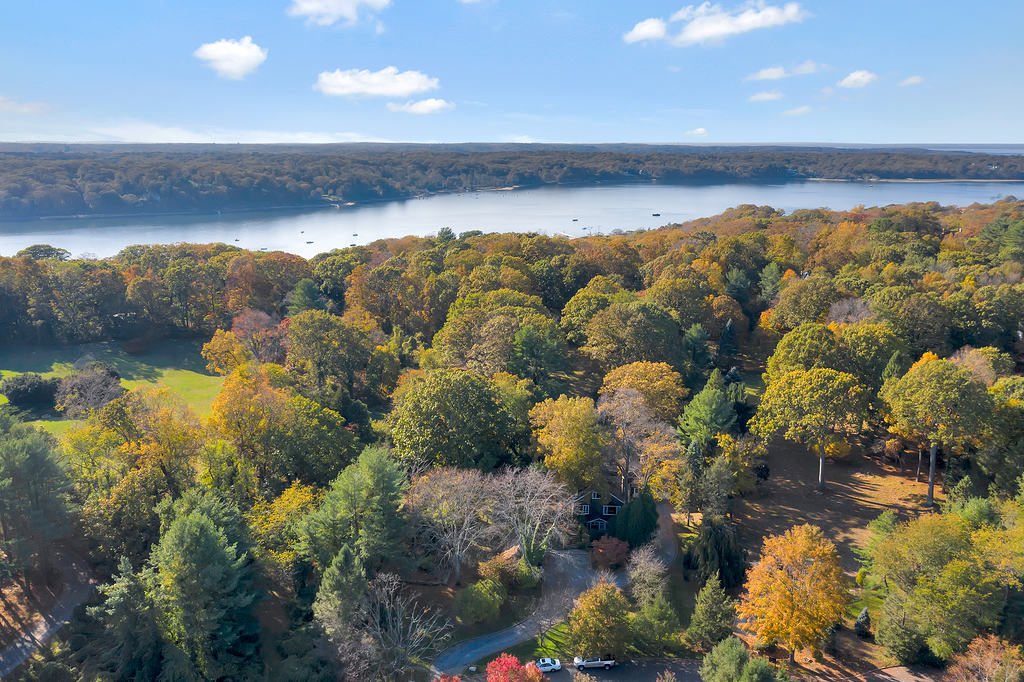 26 Spring Hill Rd, Cold Spring Harbor Explorify3d