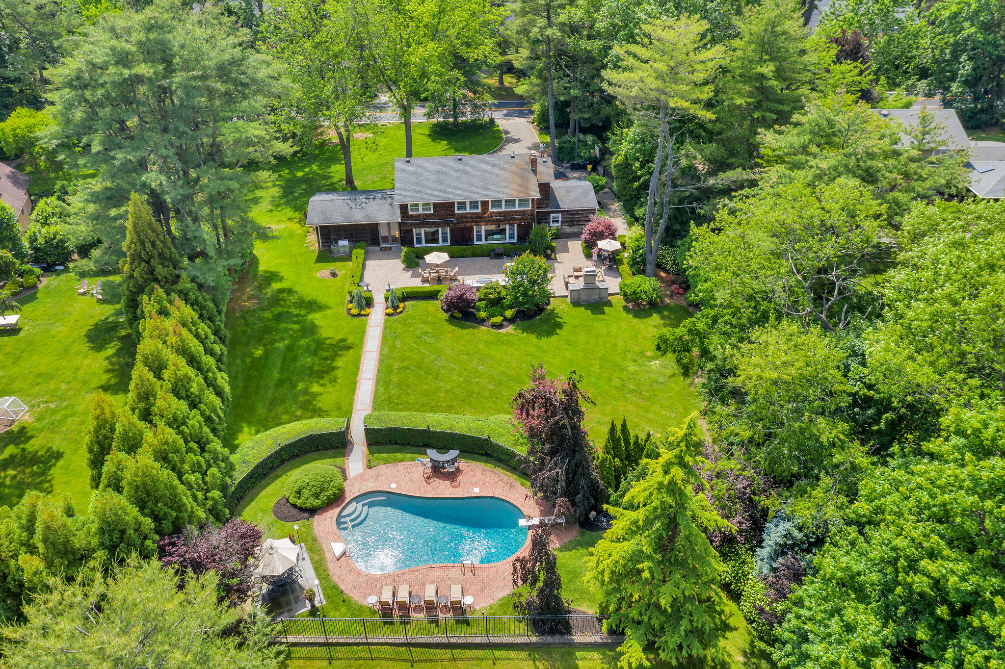 144 Plainview Rd, Woodbury Explorify3d