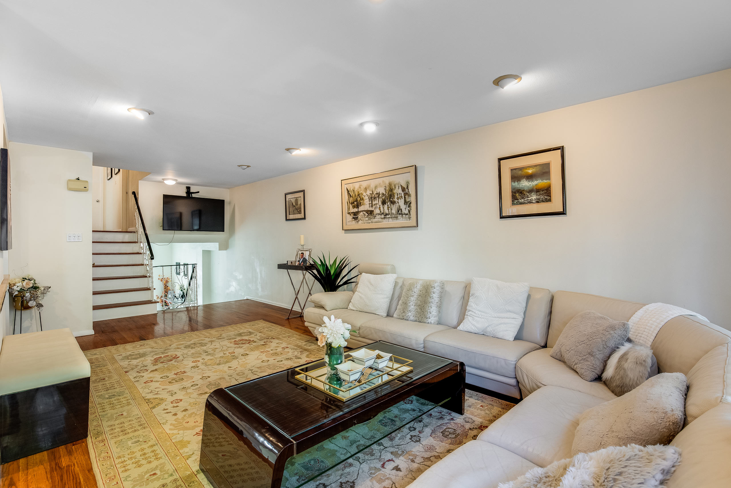 5775 Cloverdale Blvd, Queens Explorify3d