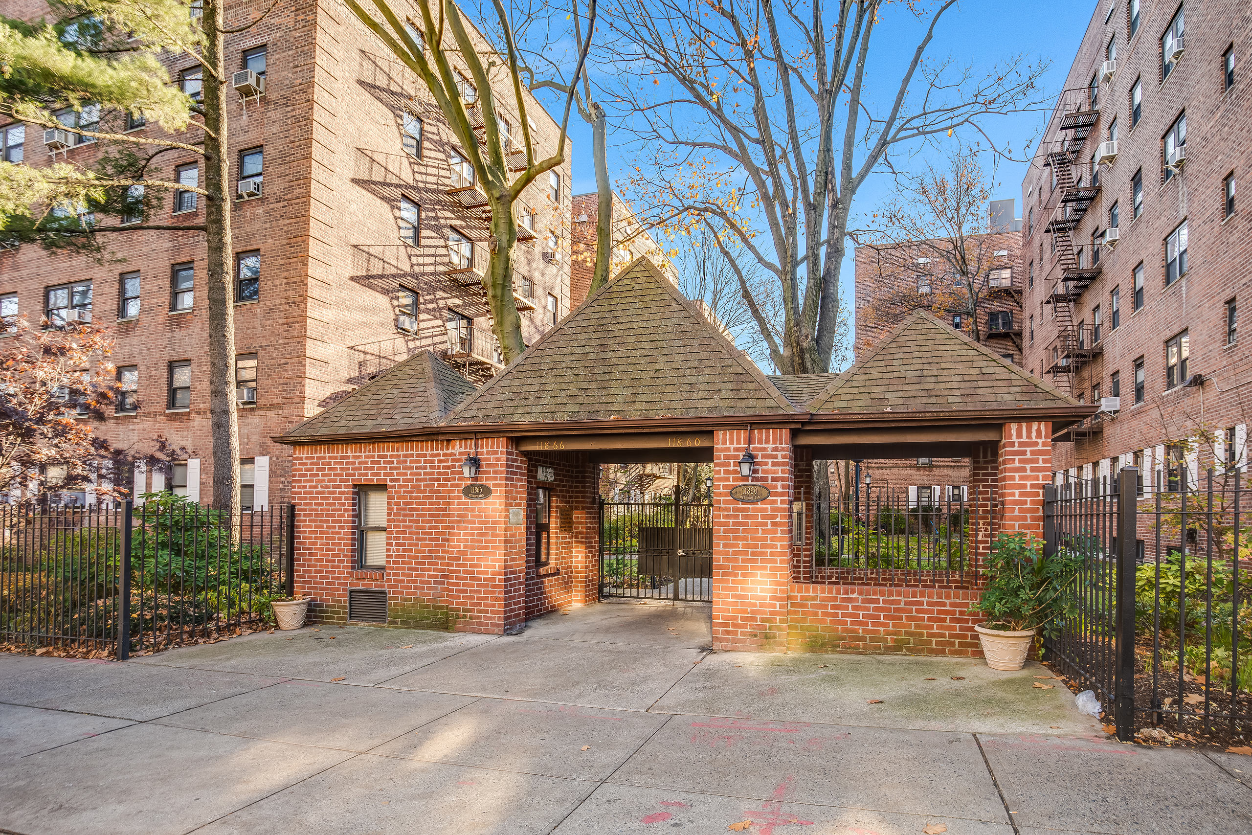 11866 Metropolitan Ave, Queens Explorify3d