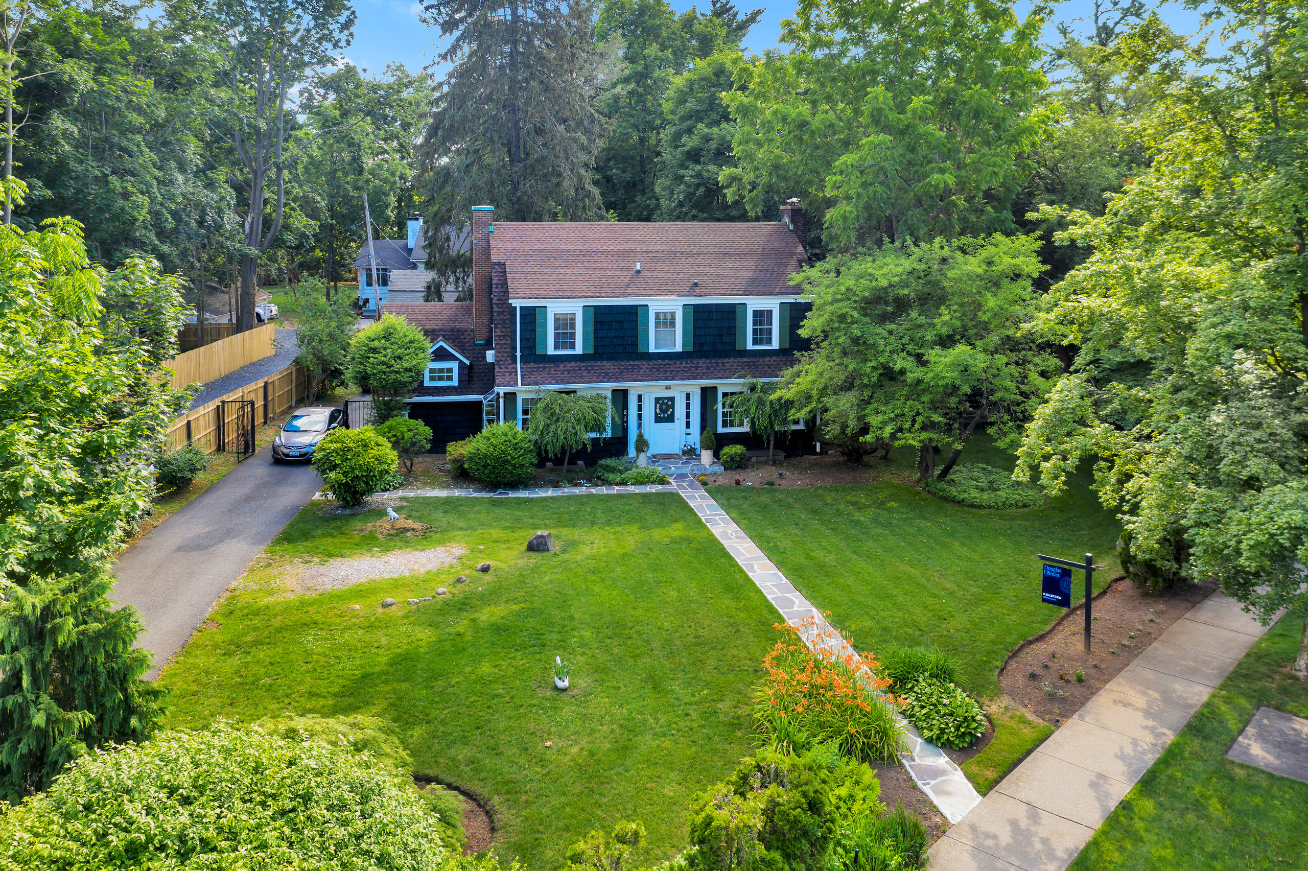 237 Cathedral Ave, Hempstead Explorify3d