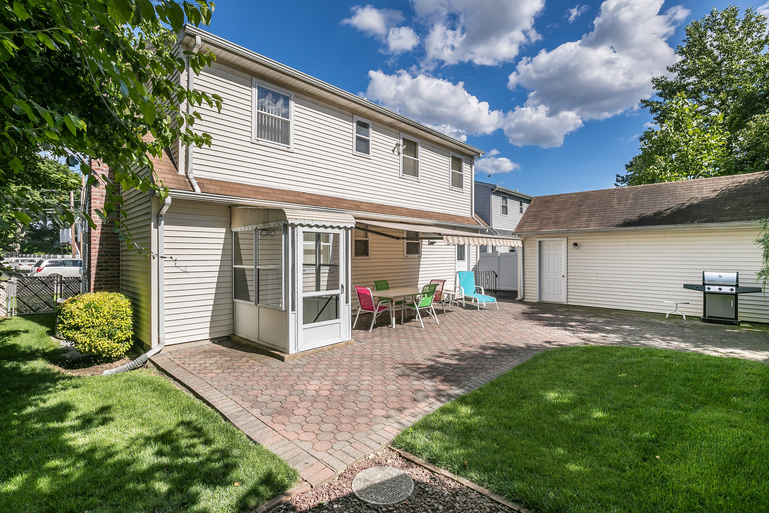 709 Stewart Ave, Bethpage Explorify3d