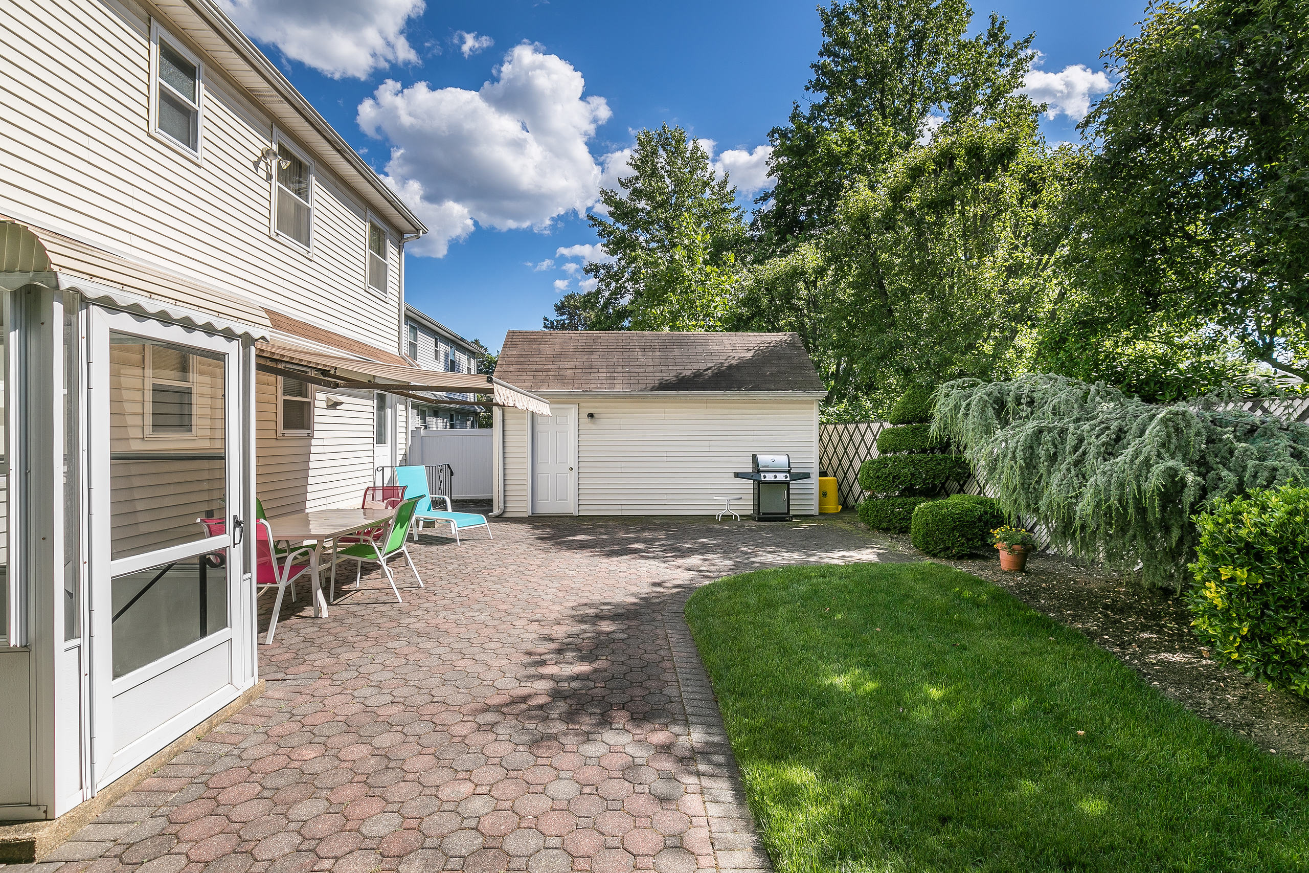 709 Stewart Ave, Bethpage Explorify3d