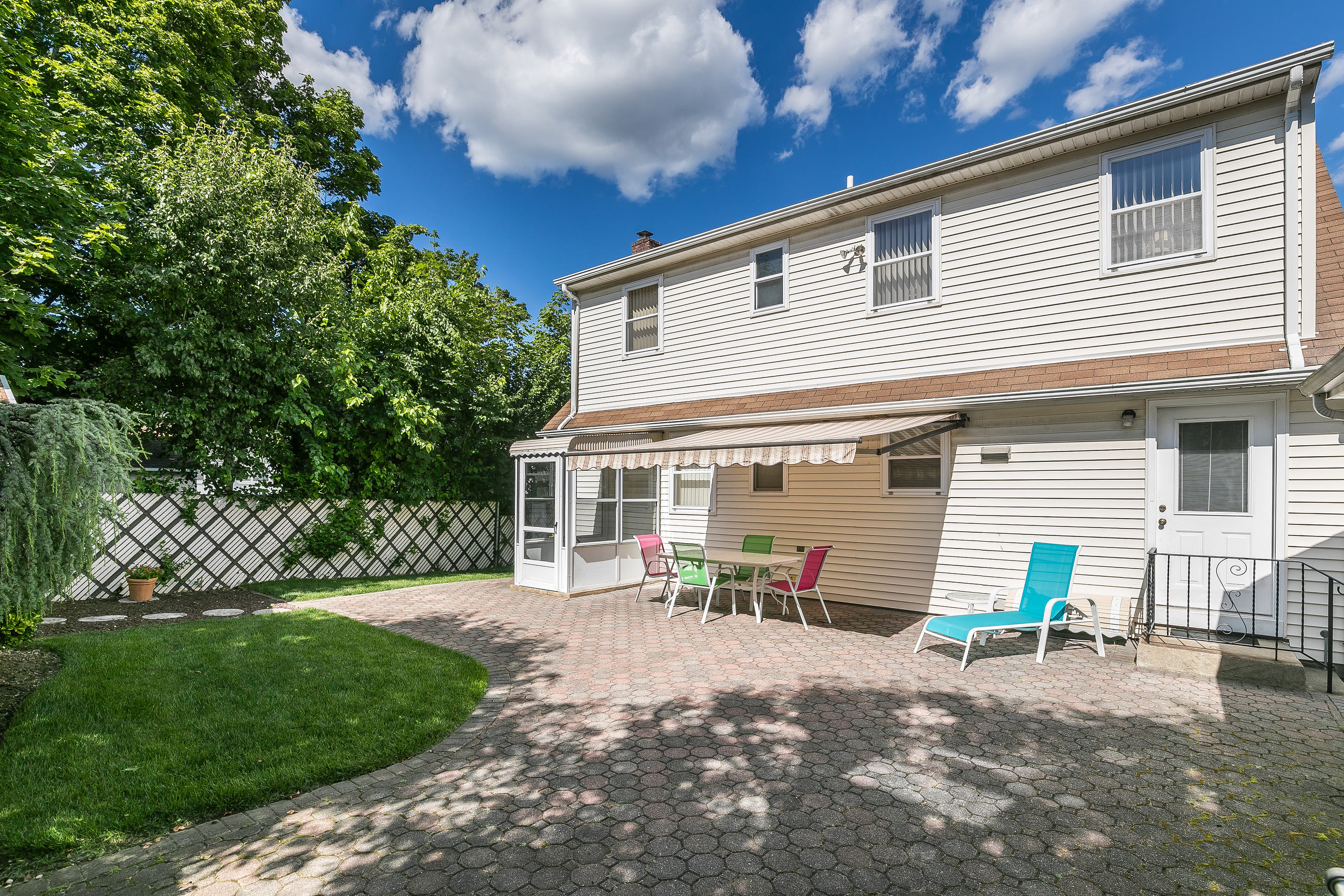 709 Stewart Ave, Bethpage Explorify3d